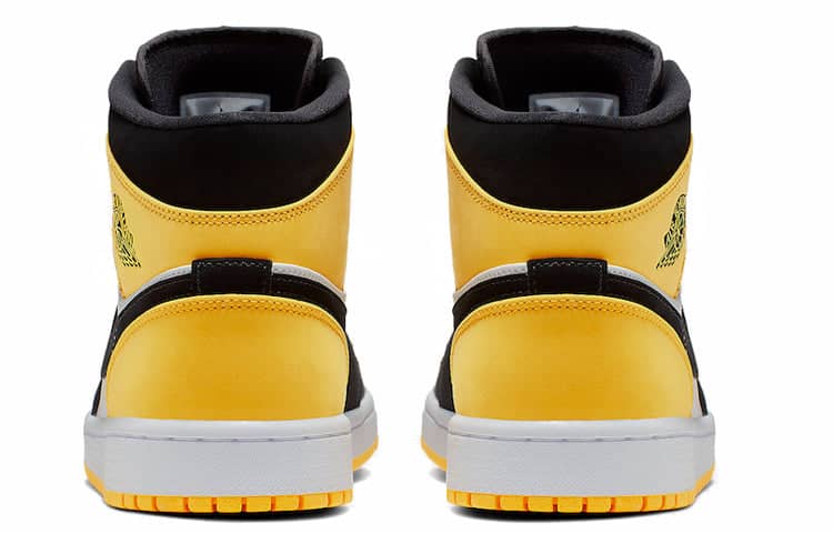 Pandabuy Air Jordan 1 Mid SE 'Yellow Toe'