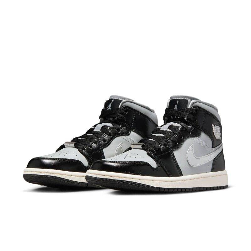 Pandabuy Air Jordan 1 Mid SE 'Black Chrome' 3 4 b6bc8657 f684 407e 829e f9351e7ee4f4