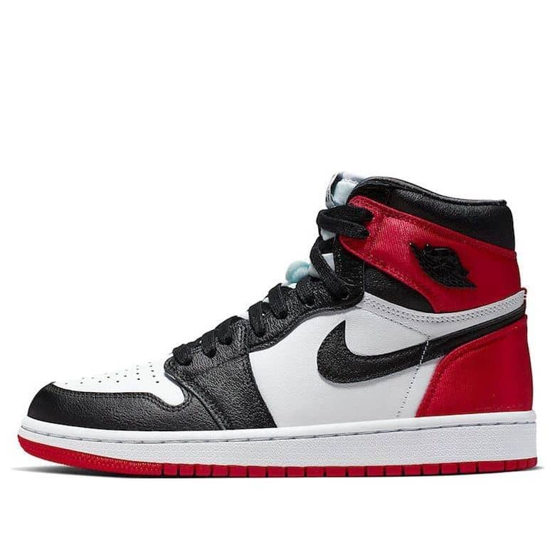 Pandabuy Air Jordan 1 Retro High 'Satin Black Toe'